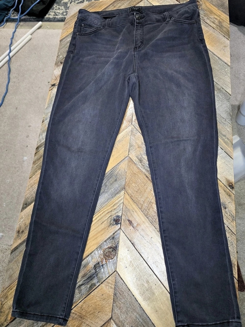 Celebrity Pink Mid-Rise Skinny Jeans Skinny Jeans in Black Waist 17/33